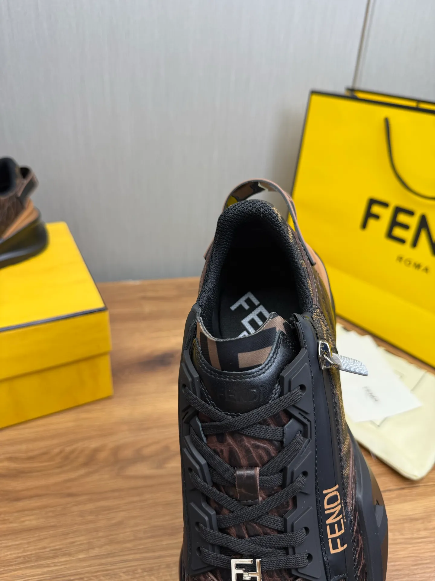 Men's men's shoes 💰620💰 Fendi [Fendi] hot style is on the market 🔥Fashionable casual men's shoes 🔱 Made of original brand fly-knit fabric. Original cowhide + breathable mesh lining + sheepskin feet, perfect shape, top quality, you deserve it 🔜Original rubber outsole, ultra-light, non-slip and wear-resistant 👣 Standard size 38-44